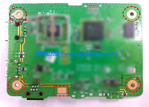 雷射后。使用雷射(Laser)去除綠漆后的效果。