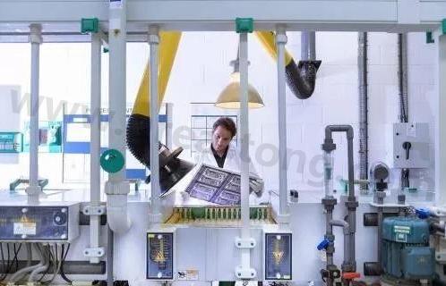 理想狀態下自動化生產線大約能節省傳統企業50%的人力成本，良率可提升至98%。