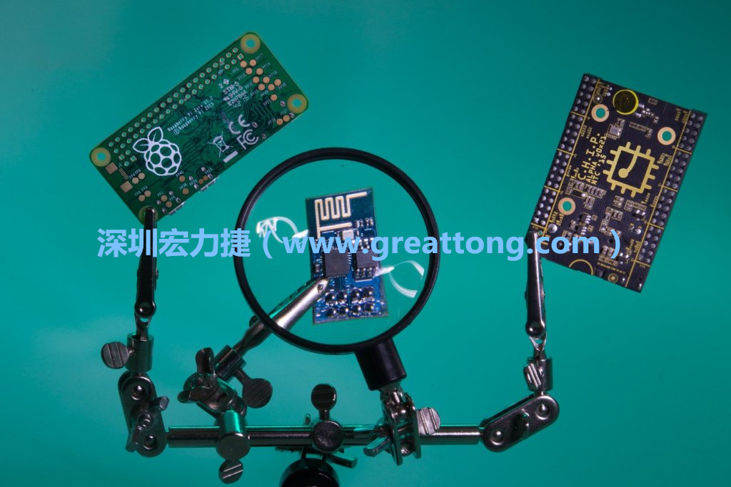 A Raspberry Pi Zero、ESP8266和CHIP。